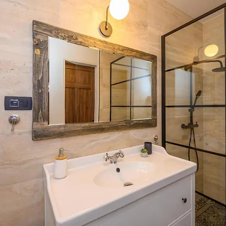 Vikendica Stunning In *