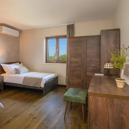 Stunning In Holiday home Drace